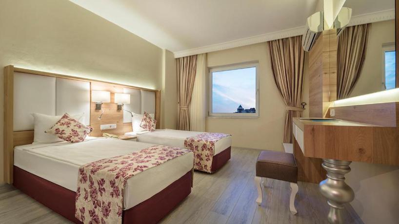 Imagen de la habitación del Hotel Royal Garden Beach. Foto 4