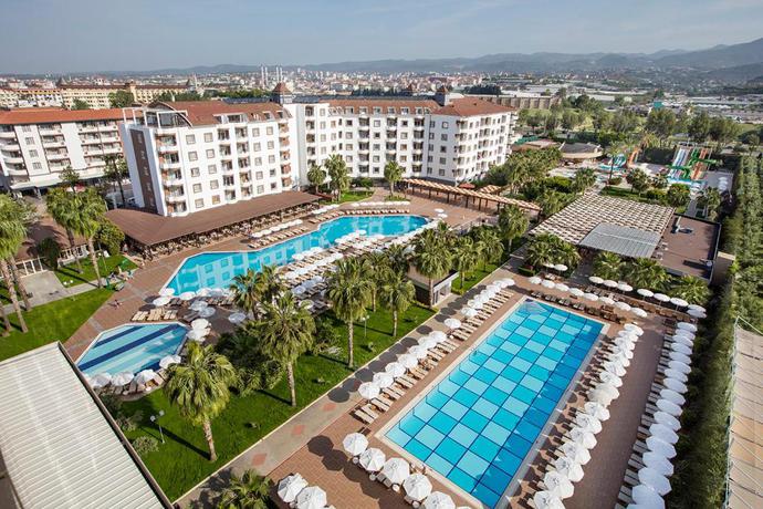 Imagen de los exteriores del Hotel Royal Garden Beach. Foto 6