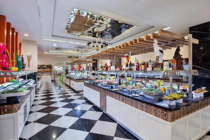 Imagen de los interiores del Hotel Royal Garden Beach. Foto 8