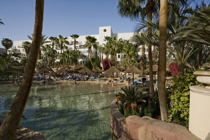 Imagen de la piscina del Hotel Royal Garden By Isrotel Collection. Foto 13