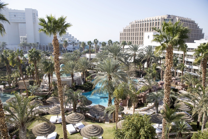 Imagen de la piscina del Hotel Royal Garden By Isrotel Collection. Foto 16