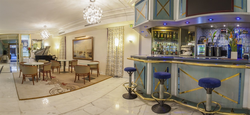 Imagen de los interiores del Hotel Royal Garden Champs-Elysees. Foto 11