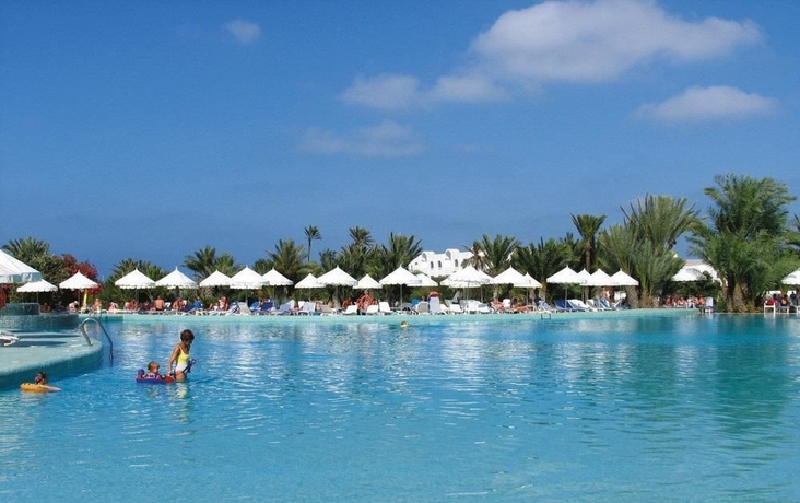 Imagen de la piscina del Hotel Royal Garden Palace (families and Couples). Foto 16