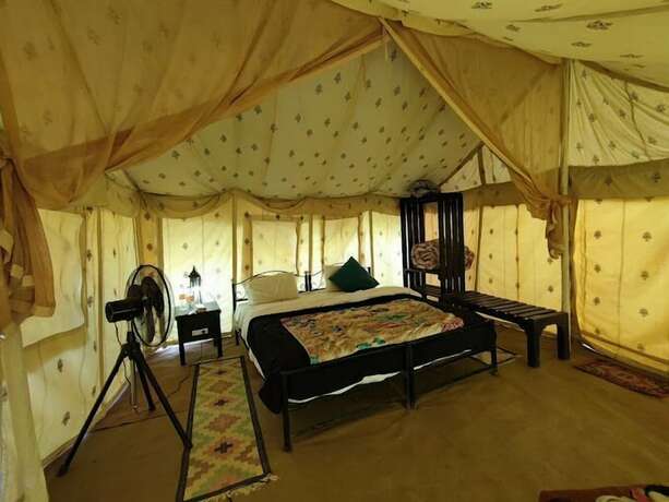Imagen de la habitación del Hotel Royal Golden Camp. Foto 18