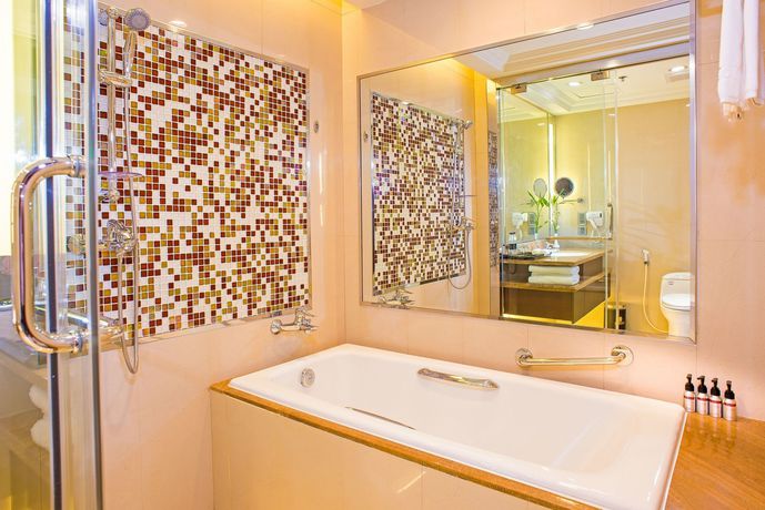 Imagen de la habitación del Hotel Royal Halong. Foto 9