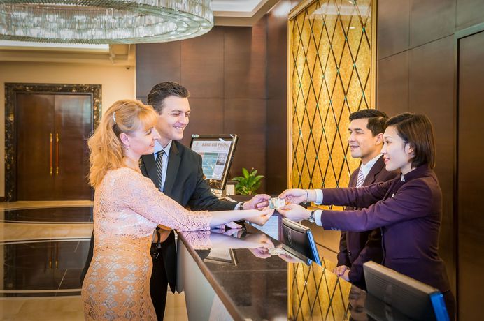 Imagen de la piscina del Hotel Royal Halong. Foto 15