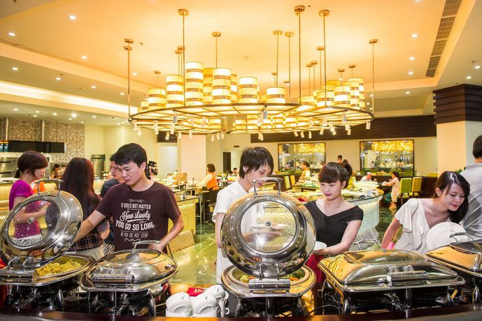 Imagen del bar/restaurante del Hotel Royal Halong. Foto 5