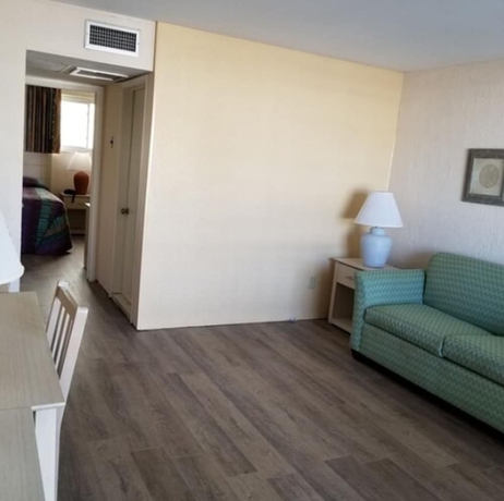 Imagen de la habitación del Hotel Royal Hawaiian Motel. Foto 16