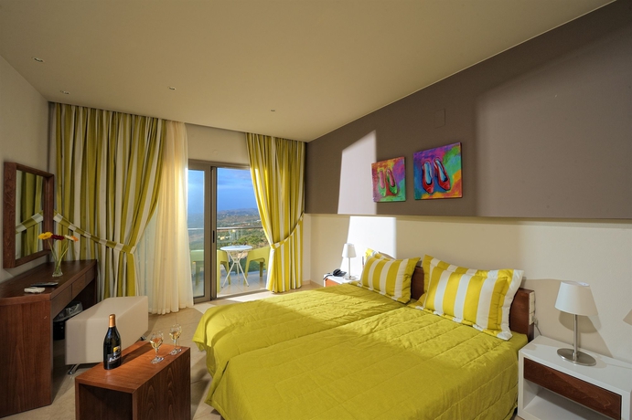 Imagen de la habitación del Hotel Royal Heights Resort Villas and Spa. Foto 5