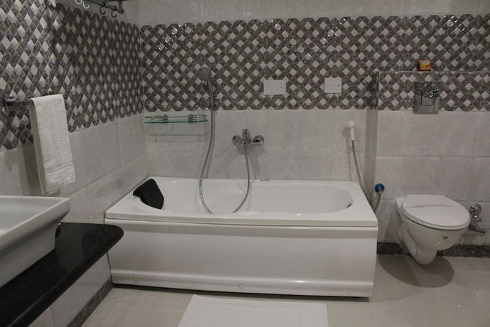 Imagen de la habitación del Hotel Royal Heritage, Guwahati. Foto 11