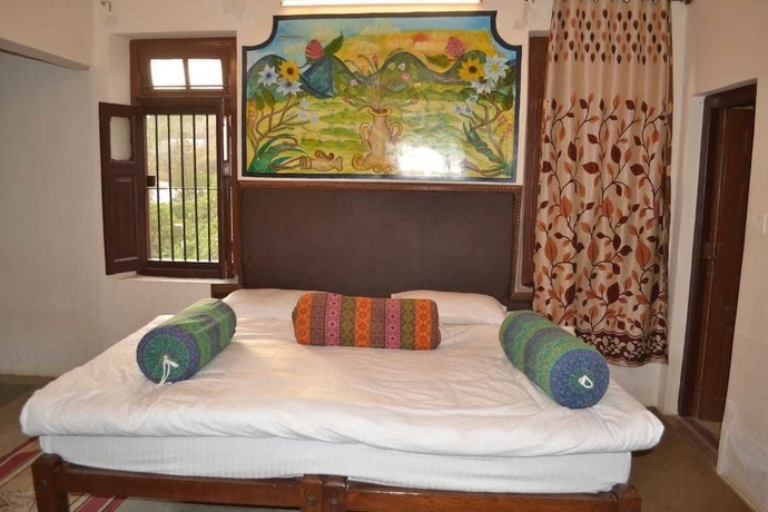 Imagen de la habitación del Hotel Royal Heritage Lake View Resort. Foto 3