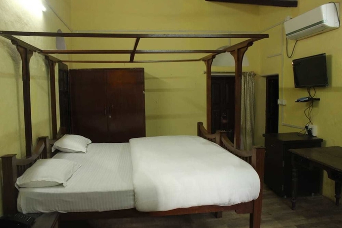 Imagen de la habitación del Hotel Royal Heritage Lake View Resort. Foto 4