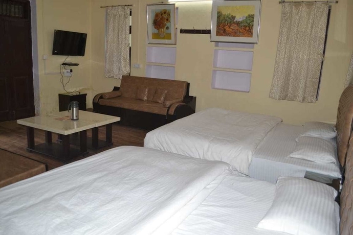 Imagen de la habitación del Hotel Royal Heritage Lake View Resort. Foto 6