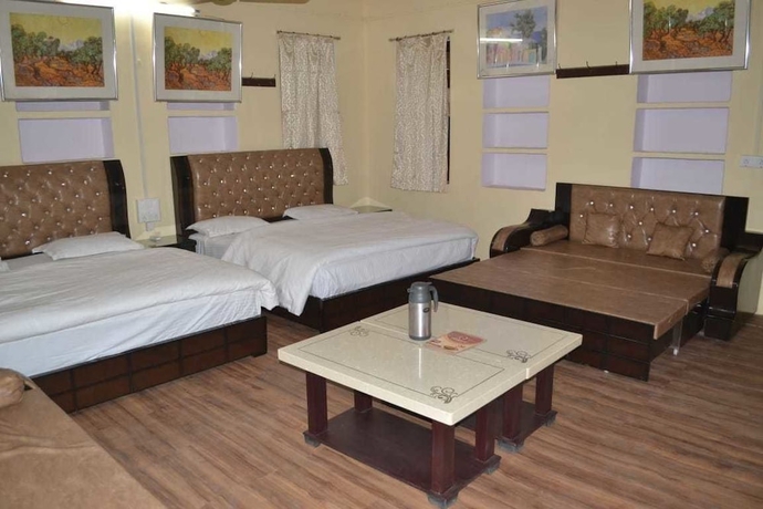 Imagen de la habitación del Hotel Royal Heritage Lake View Resort. Foto 7