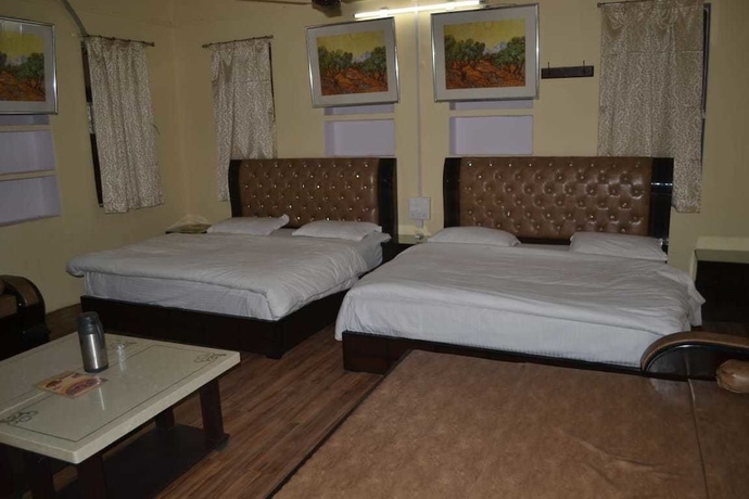 Imagen de la habitación del Hotel Royal Heritage Lake View Resort. Foto 8