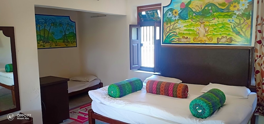 Imagen de la habitación del Hotel Royal Heritage Lake View Resort. Foto 10