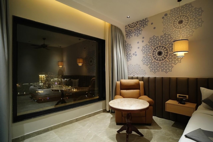 Imagen de la habitación del Hotel Royal Heritage and Resort. Foto 5