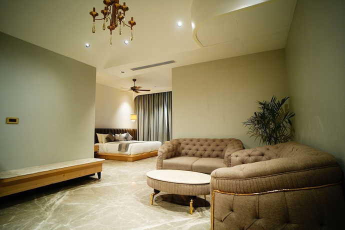 Imagen de la habitación del Hotel Royal Heritage and Resort. Foto 6