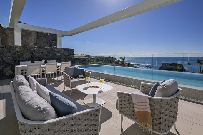 Imagen de la piscina del Hotel Royal Hideaway Corales Suites. Foto 18