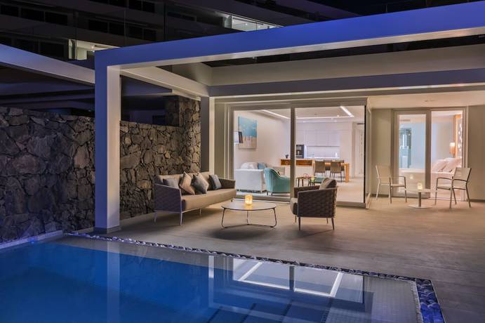 Imagen de la habitación del Hotel Royal Hideaway Corales Suites. Foto 3