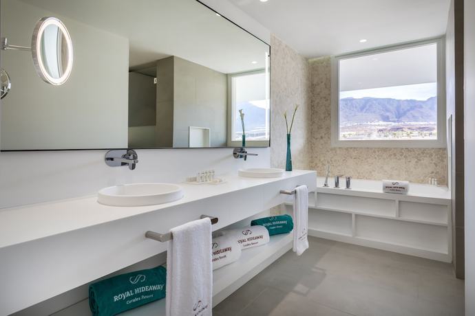 Imagen de la habitación del Hotel Royal Hideaway Corales Suites. Foto 10