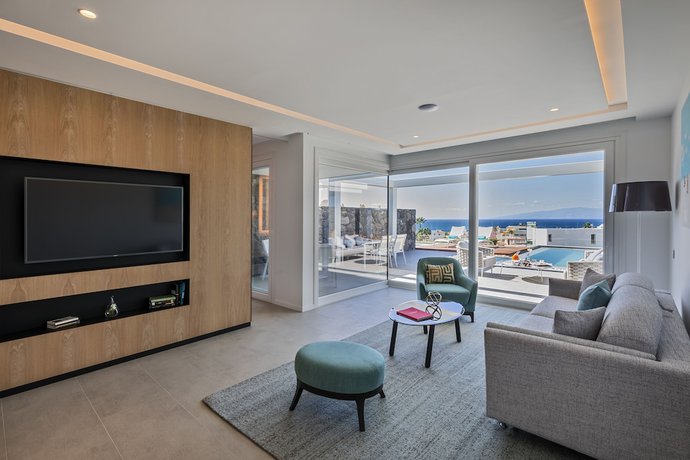 Imagen de la habitación del Hotel Royal Hideaway Corales Suites. Foto 11