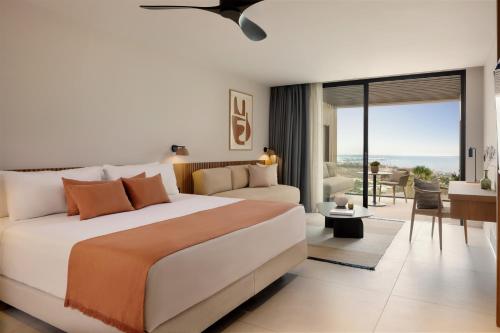 Imagen de la habitación del Hotel Royal Hideaway Corales Villas. Foto 2