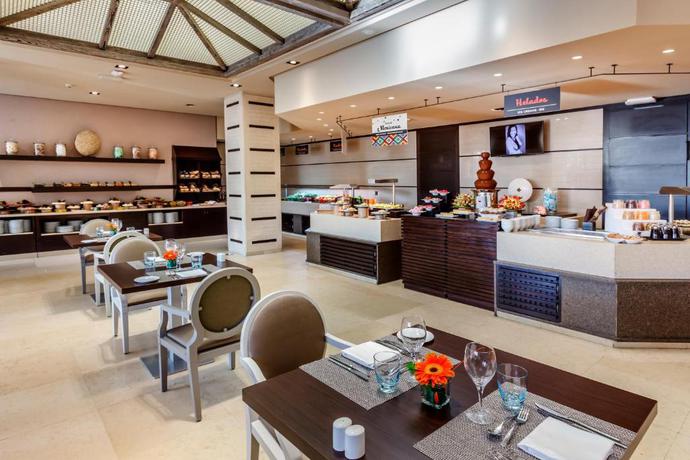 Imagen del bar/restaurante del Hotel Royal Hideaway Sancti Petri. Foto 2