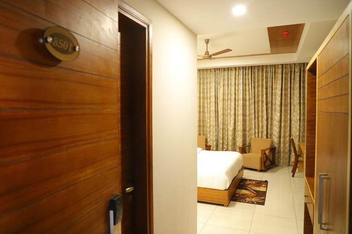 Imagen de la habitación del Hotel Royal Hillton, Paonta Sahib. Foto 13