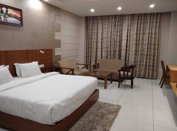 Imagen de la habitación del Hotel Royal Hillton, Paonta Sahib. Foto 8
