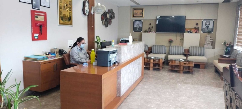 Imagen de los interiores del Hotel Royal Hillton, Paonta Sahib. Foto 14