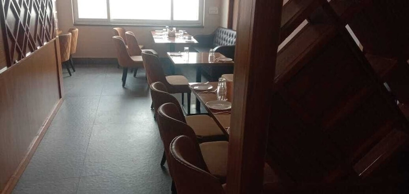 Imagen del bar/restaurante del Hotel Royal Hillton, Paonta Sahib. Foto 2
