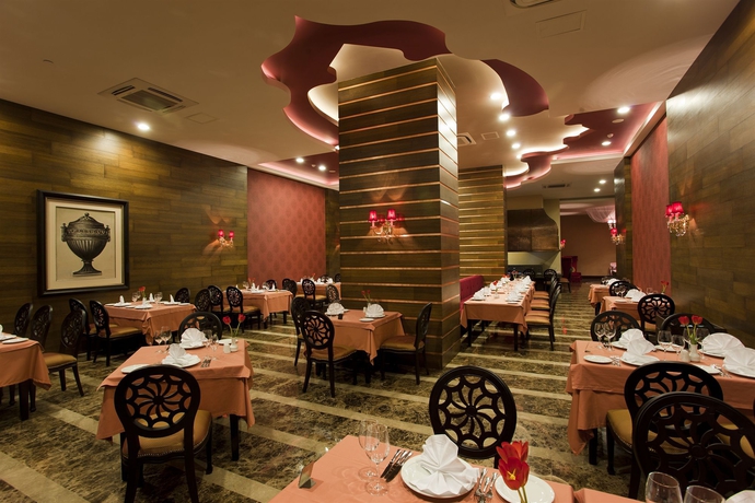Imagen del bar/restaurante del Hotel Royal Holiday Palace - All Inclusive. Foto 4