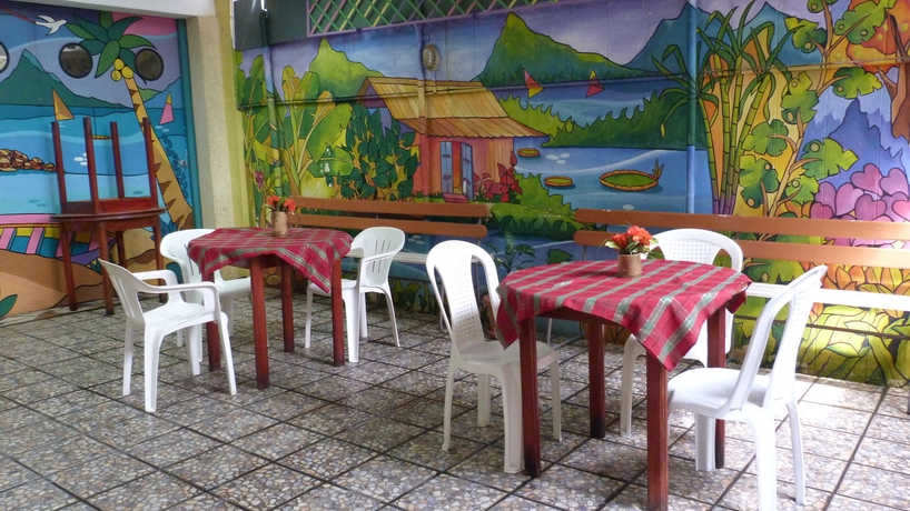 Imagen del bar/restaurante del Hotel Royal Holiday Resort. Foto 7