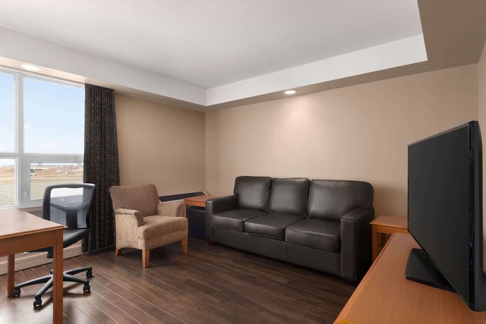 Imagen de la habitación del Hotel Royal Hotel Edmonton Airport Trademark Collection by Wyndham. Foto 5