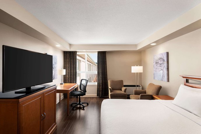 Imagen de la habitación del Hotel Royal Hotel Edmonton Airport Trademark Collection by Wyndham. Foto 6