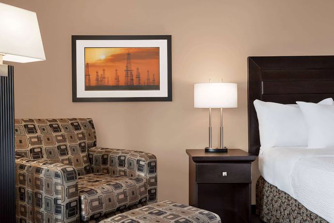 Imagen de la habitación del Hotel Royal Hotel Edmonton Airport Trademark Collection by Wyndham. Foto 10