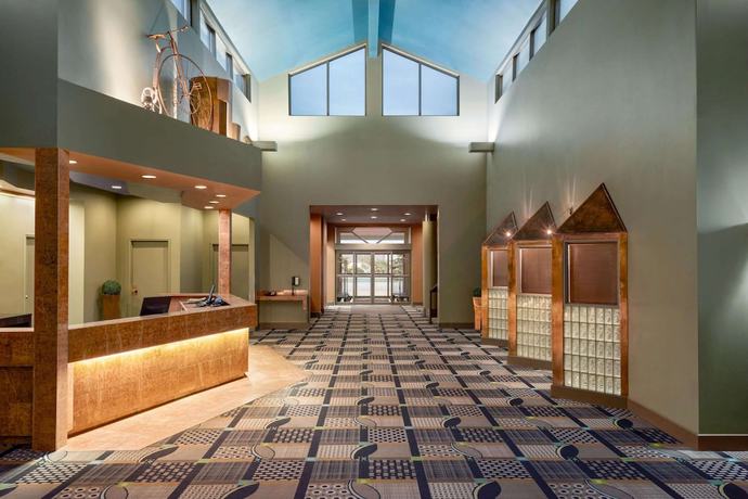 Imagen de los interiores del Hotel Royal Hotel West Edmonton, Trademark Collection by Wyndham. Foto 16