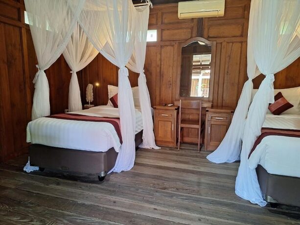 Imagen de la habitación del Hotel Royal Indah Bali Villas. Foto 13