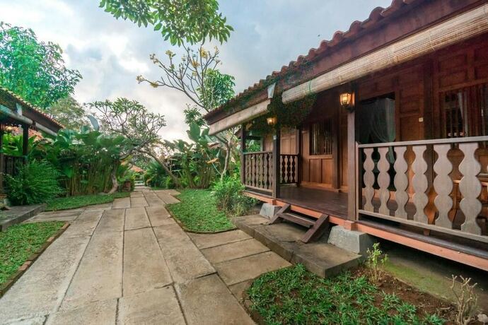 Imagen de la habitación del Hotel Royal Indah Bali Villas. Foto 17