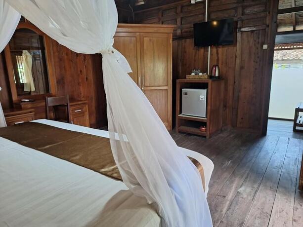 Imagen de la habitación del Hotel Royal Indah Bali Villas. Foto 18