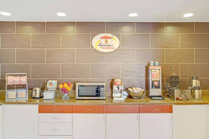 Imagen del bar/restaurante del Hotel Royal Inn Airport. Foto 2
