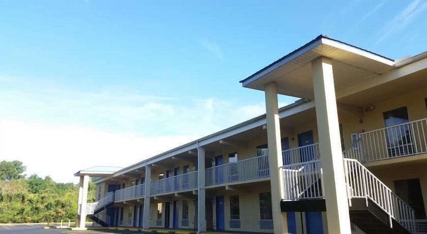 Imagen de los exteriores del Hotel Royal Inn, Alachua . Foto 17