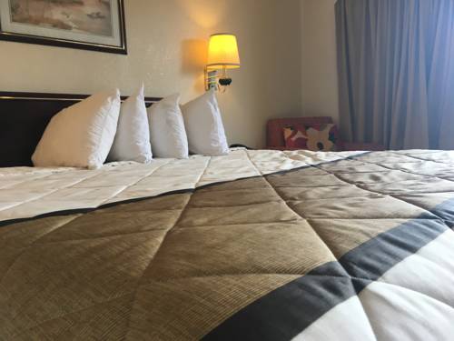 Imagen de la habitación del Hotel Royal Inn - Calhoun. Foto 13