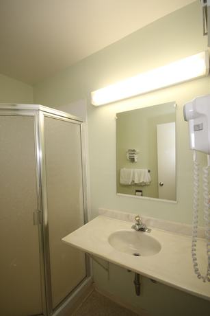 Imagen de la habitación del Hotel Royal Inn Charlotte Airport. Foto 6