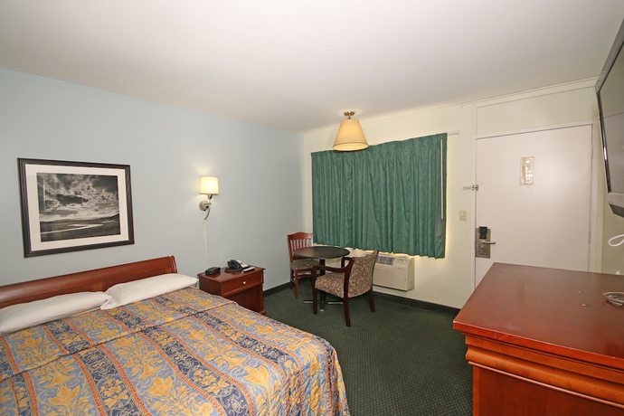 Imagen de la habitación del Hotel Royal Inn Charlotte Airport. Foto 7