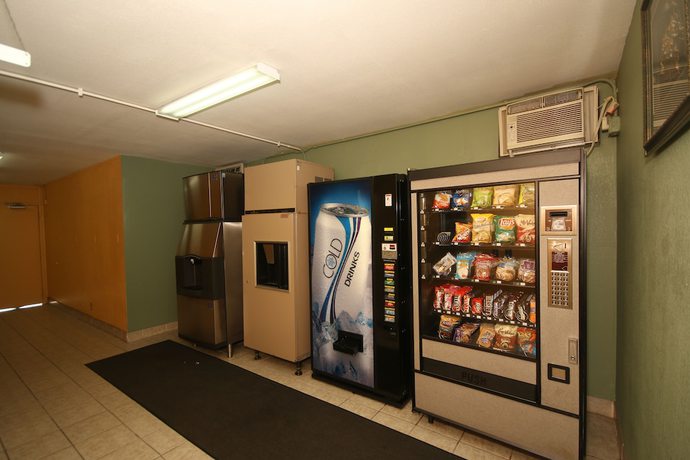 Imagen de los interiores del Hotel Royal Inn Charlotte Airport. Foto 19