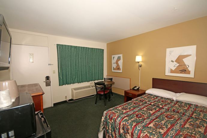 Imagen de la habitación del Hotel Royal Inn Charlotte Airport. Foto 9