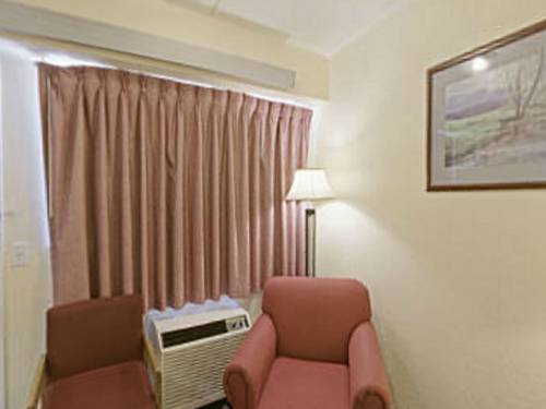 Imagen de la habitación del Hotel Royal Inn, Charlotte. Foto 11