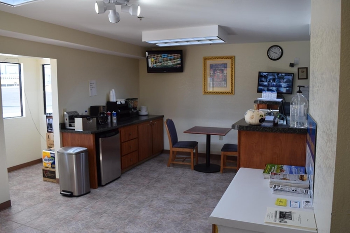 Imagen de los interiores del Hotel Royal Inn Douglasville. Foto 19
